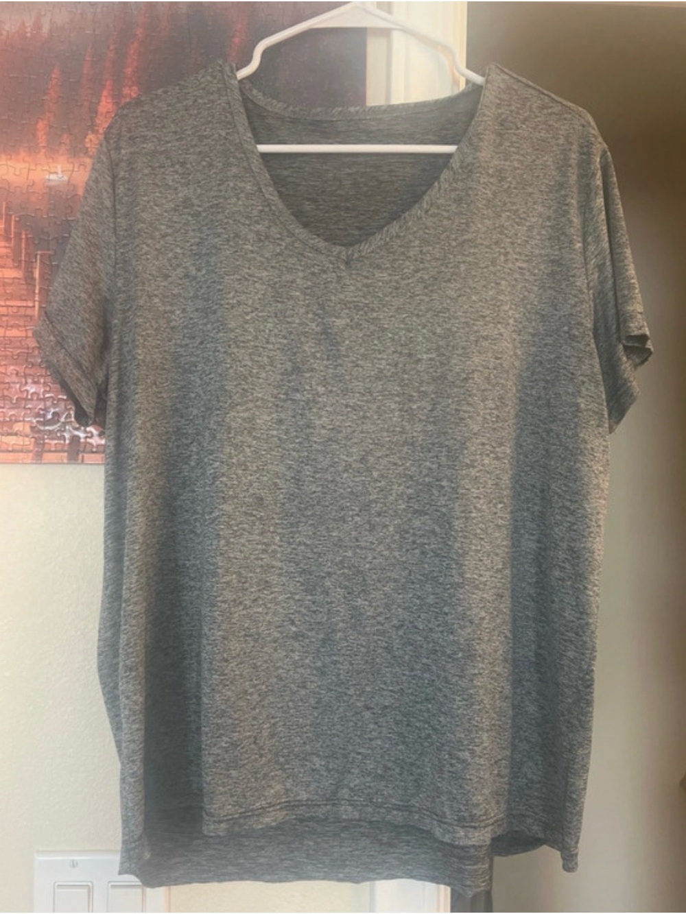 Amazon Essentials Women's Heather Gray V-Neck Short Sleeve Tee